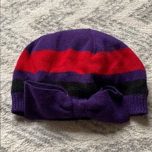 Unworn girls beanie hat with large bow